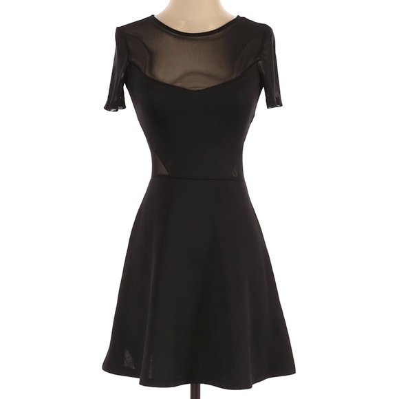 H&M Dresses & Skirts - NWOT Divided by H&M Short Sleeve Dress in Black Size 4